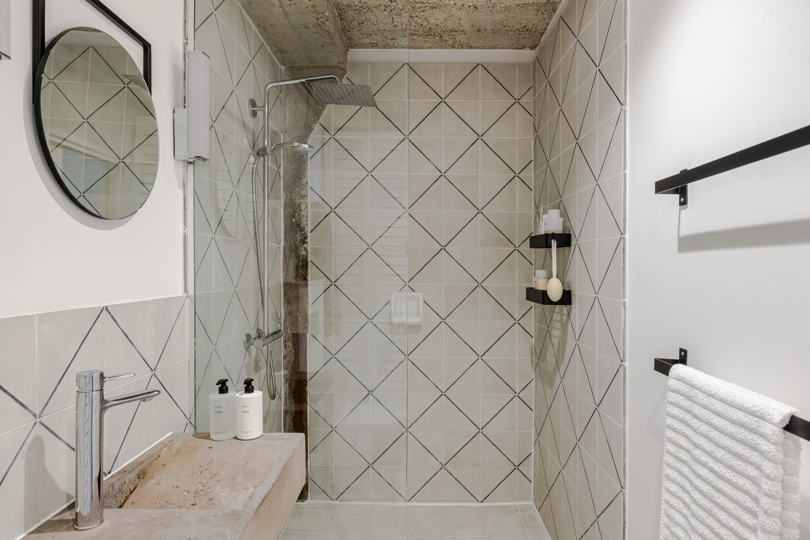 salle de bain mini loft Londres décoration industrielle