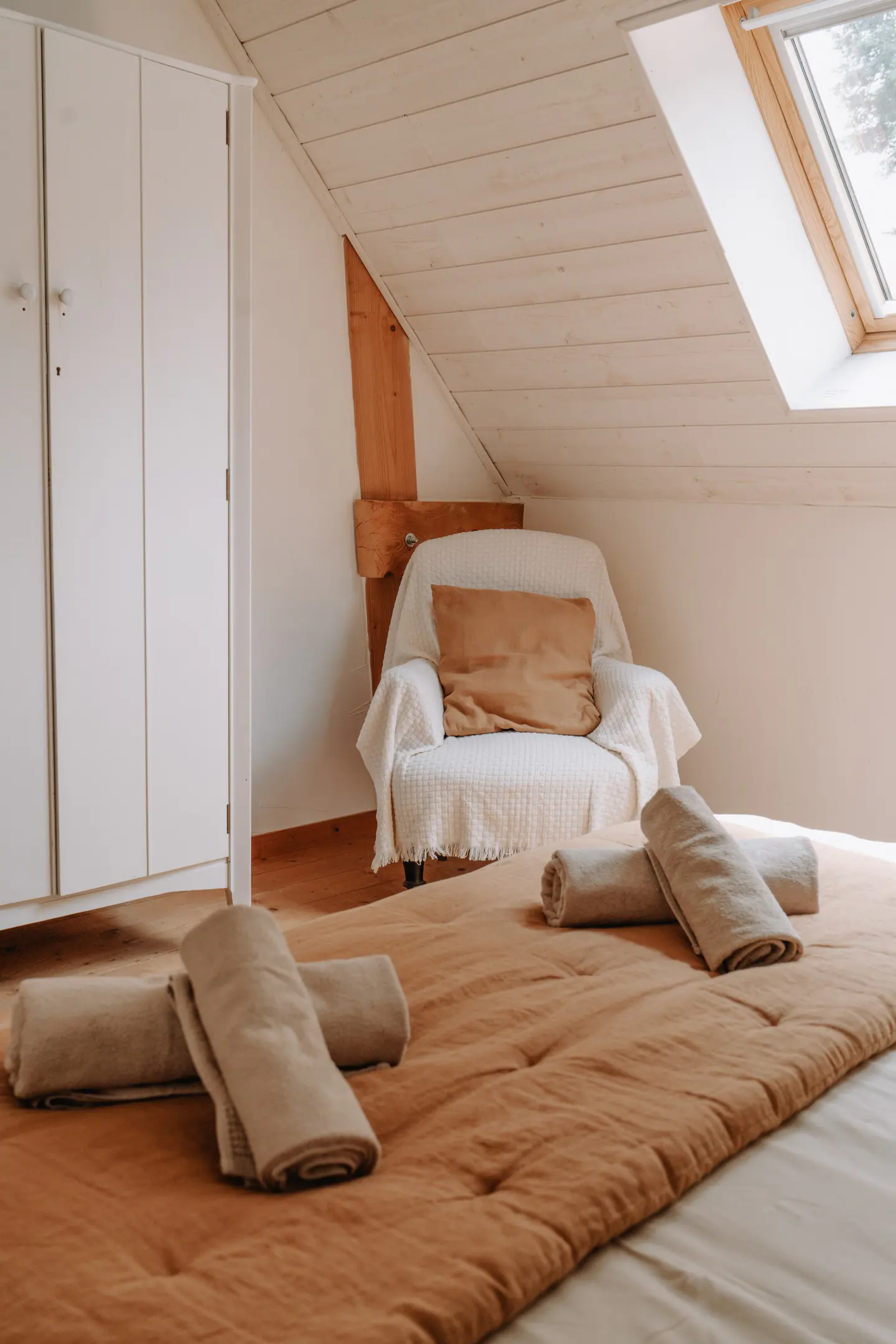 chambre mansardée avec velux chambre mansardée avec velux