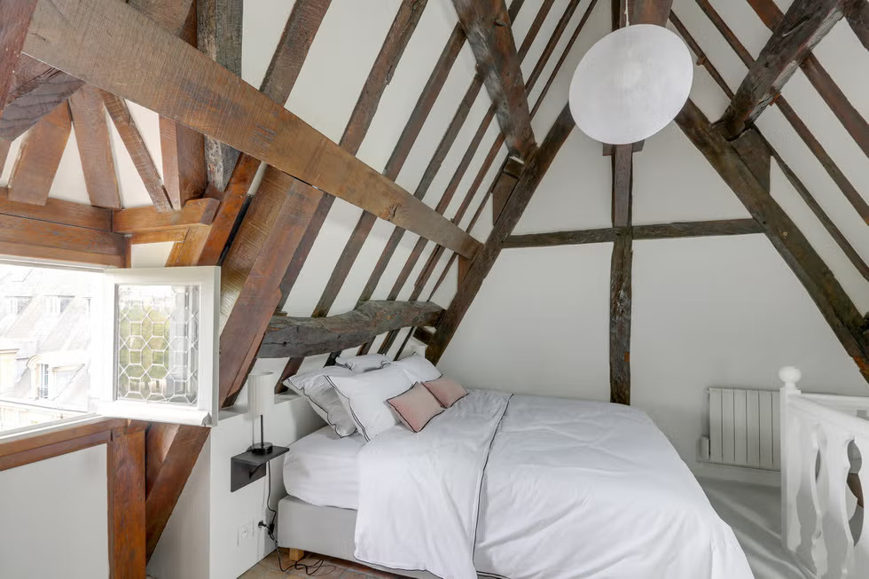 chambre mansardée avec poutres chambre mansardée avec poutres