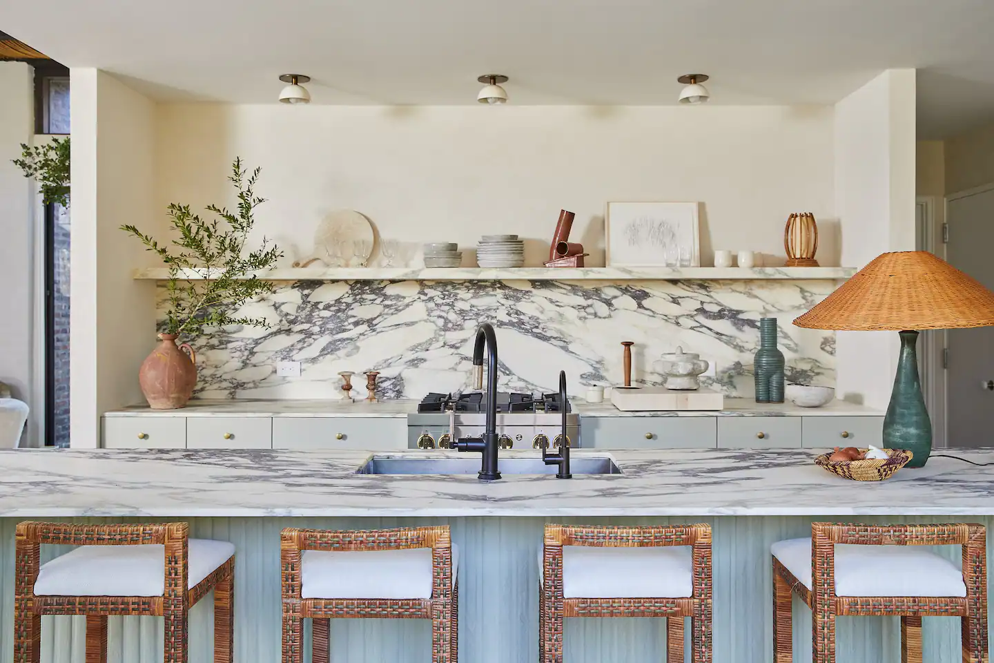 cuisine verte et marbre maison contemporaine Hamptons designer Athena Calderone cuisine verte et marbre maison contemporaine Hamptons designer Athena Calderone