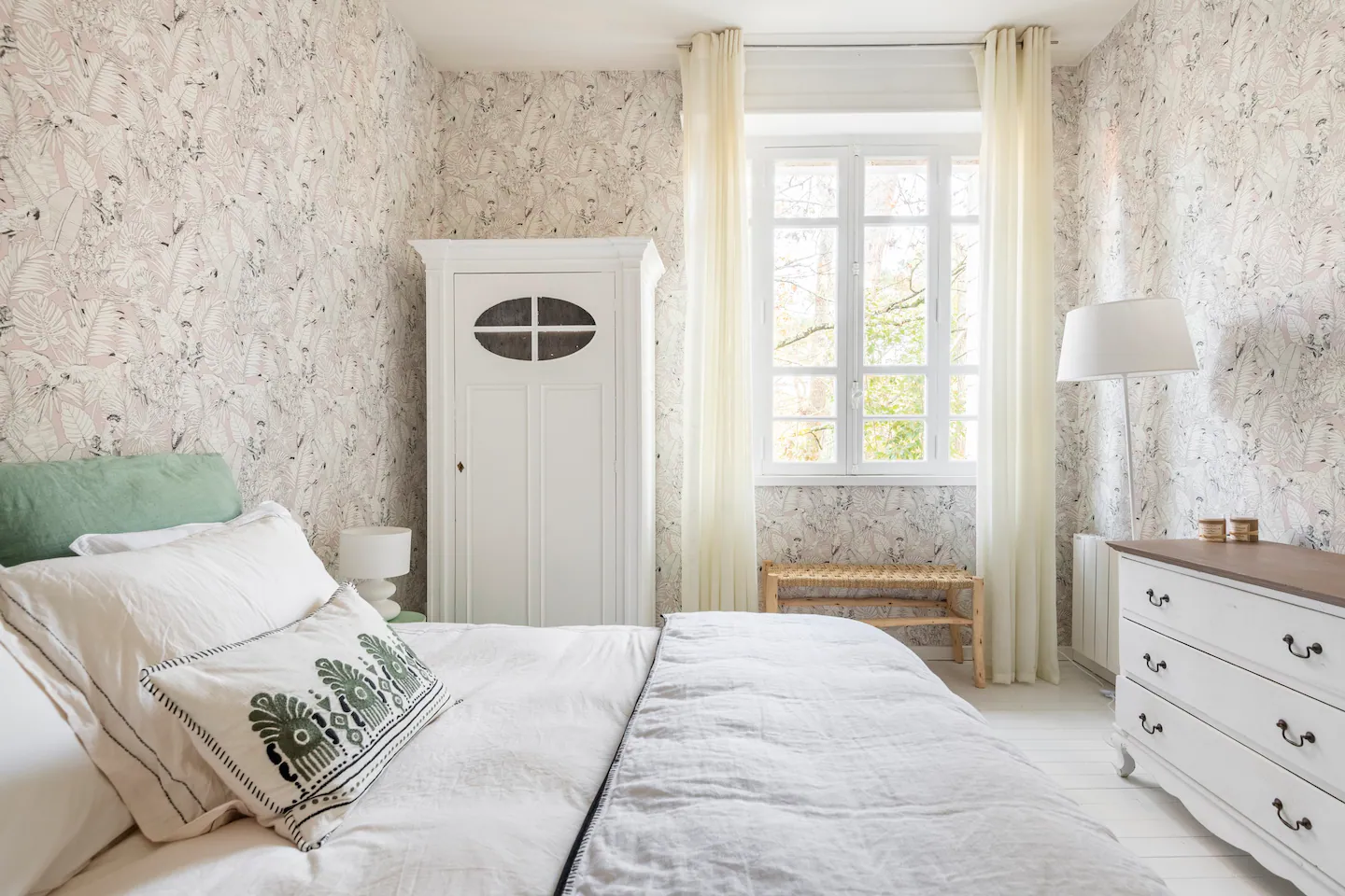 chambre avec papier-peint chambre avec papier-peint