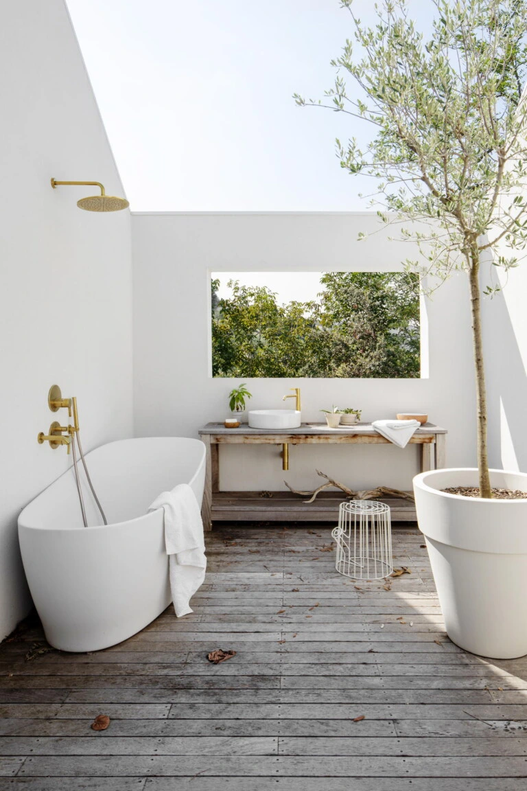 salle de bain sans plafond décoration design et contemporaine