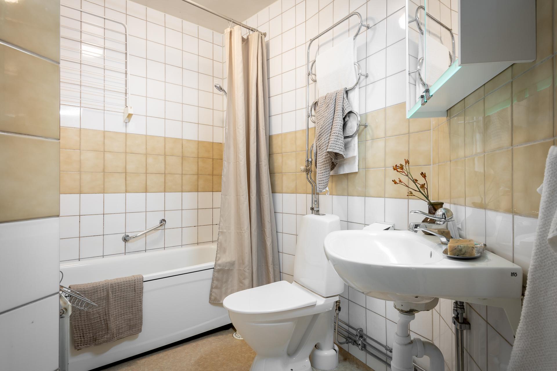 salle de bain jaune et blanche salle de bain jaune et blanche