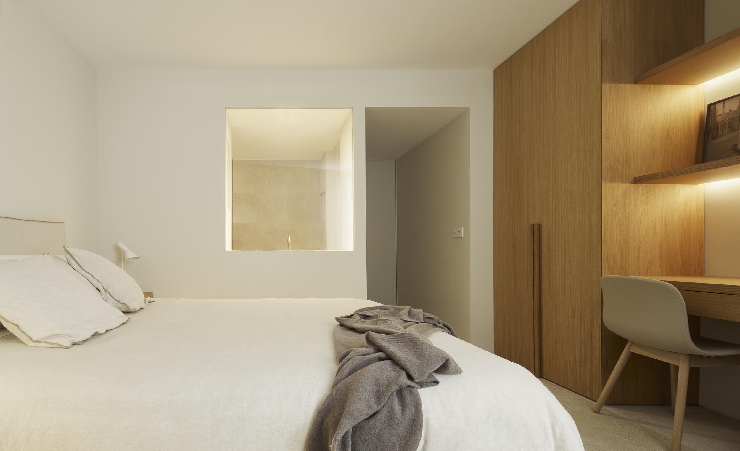 chambre minimaliste couleurs naturelles avec espace bureau chambre minimaliste couleurs naturelles avec espace bureau