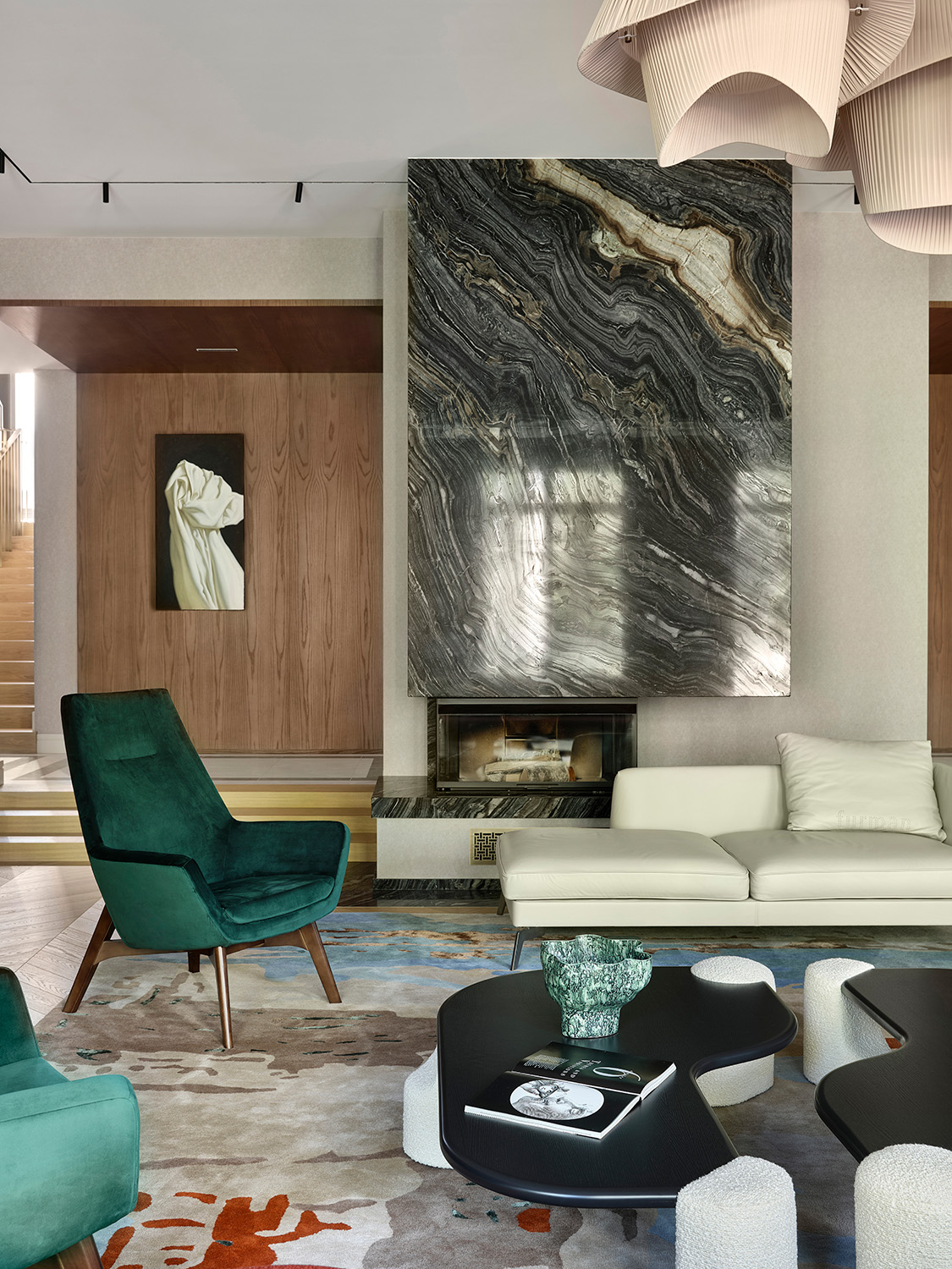 salon avec cheminée décoration contemporaine et design colorée