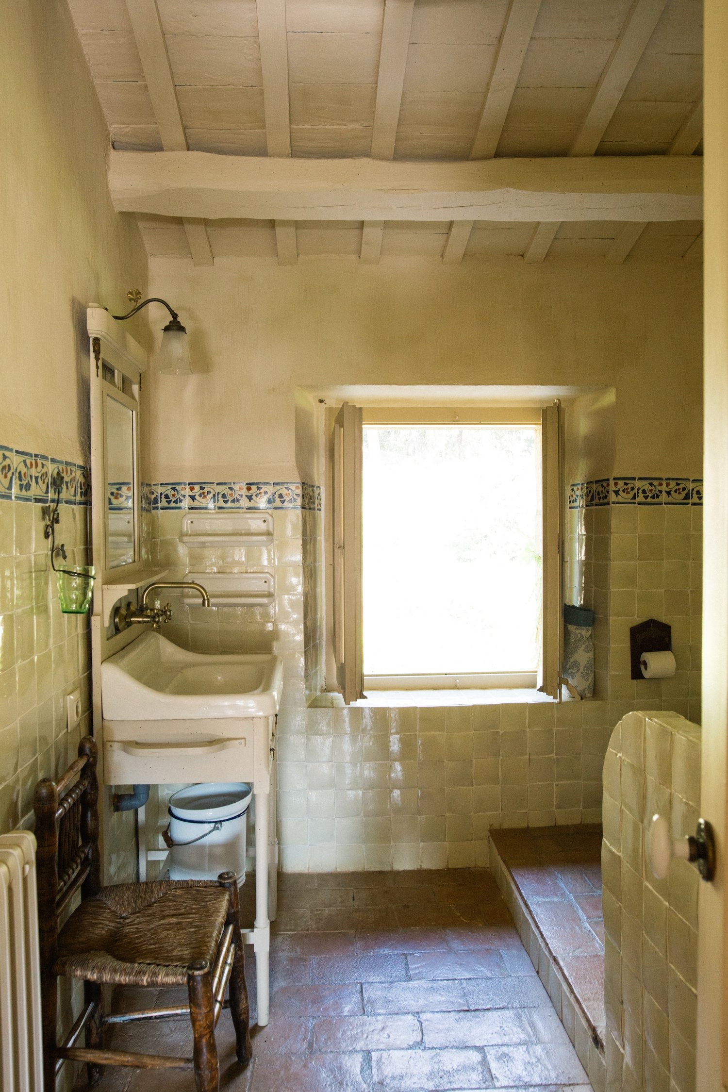 salle de bain maison en pierres rénovée Mas Flor salle de bain maison en pierres rénovée Mas Flor