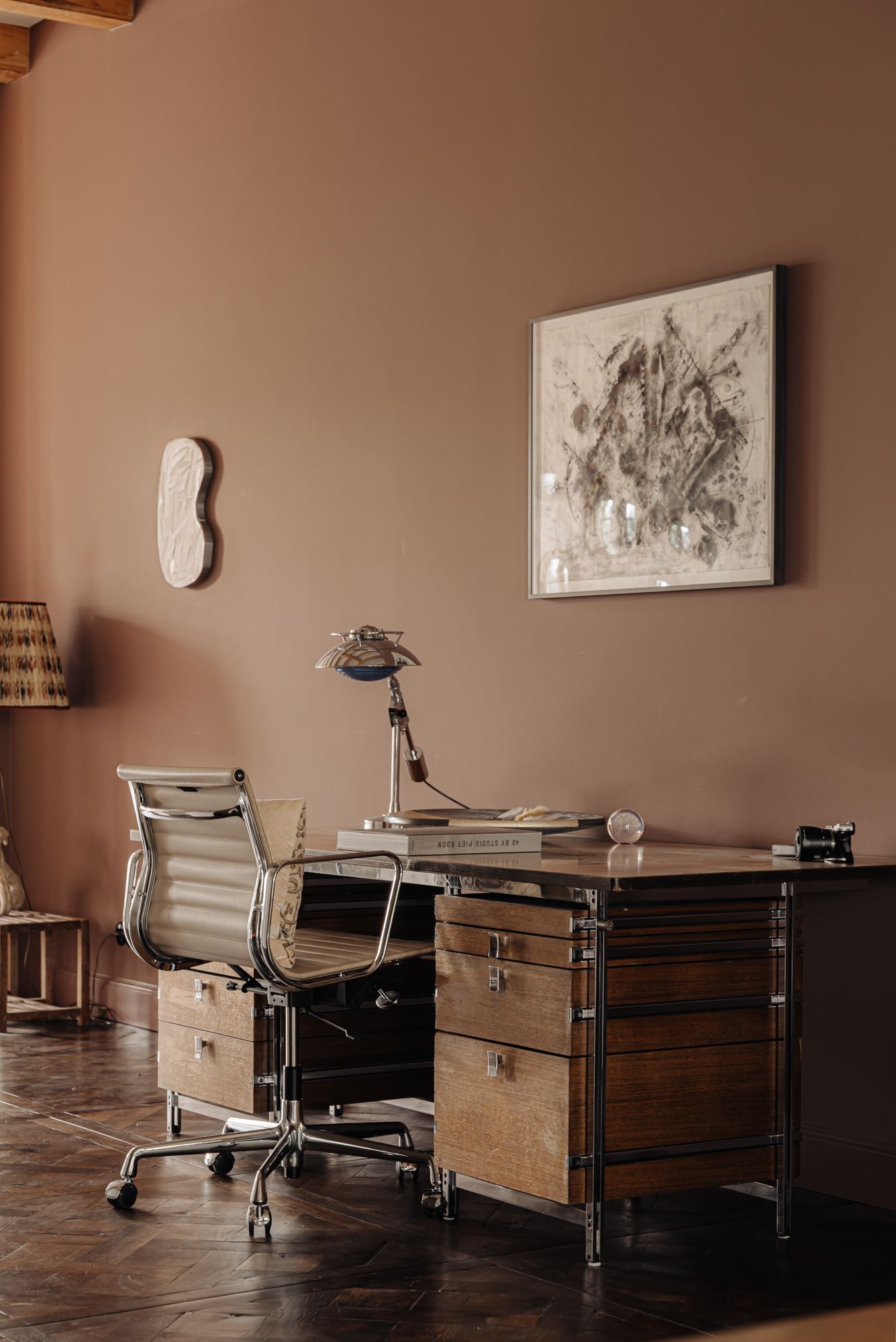 bureau vintage maison du canal à Amsterdam bureau vintage maison du canal à Amsterdam