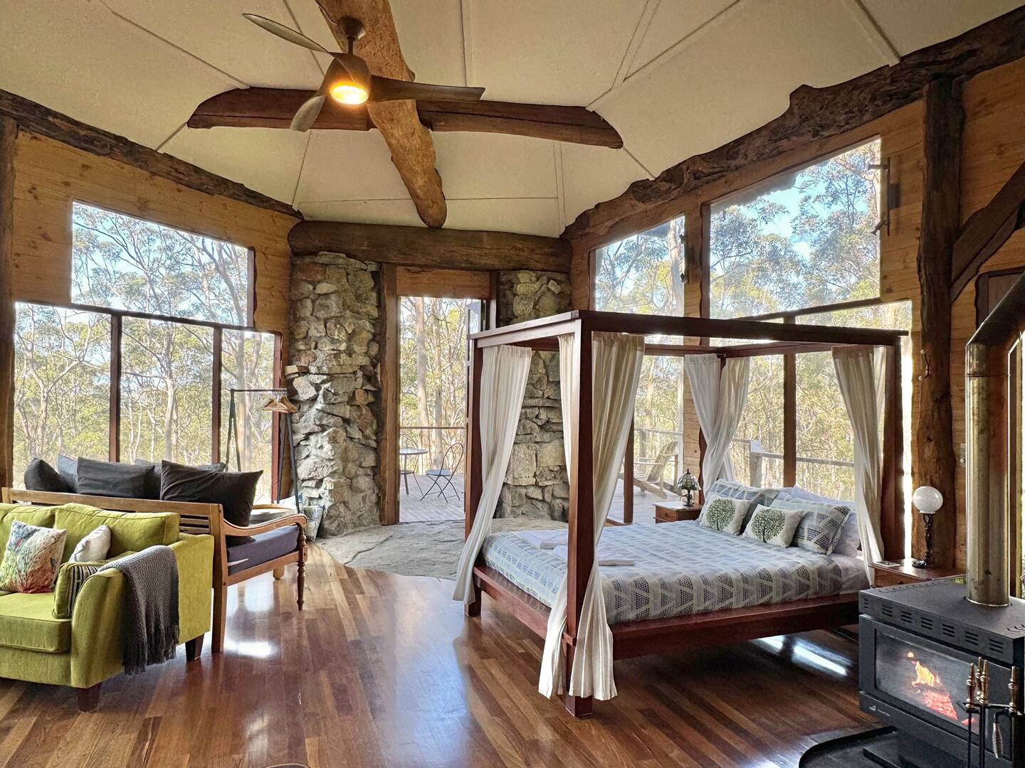 salon et chambre maison A-Frame