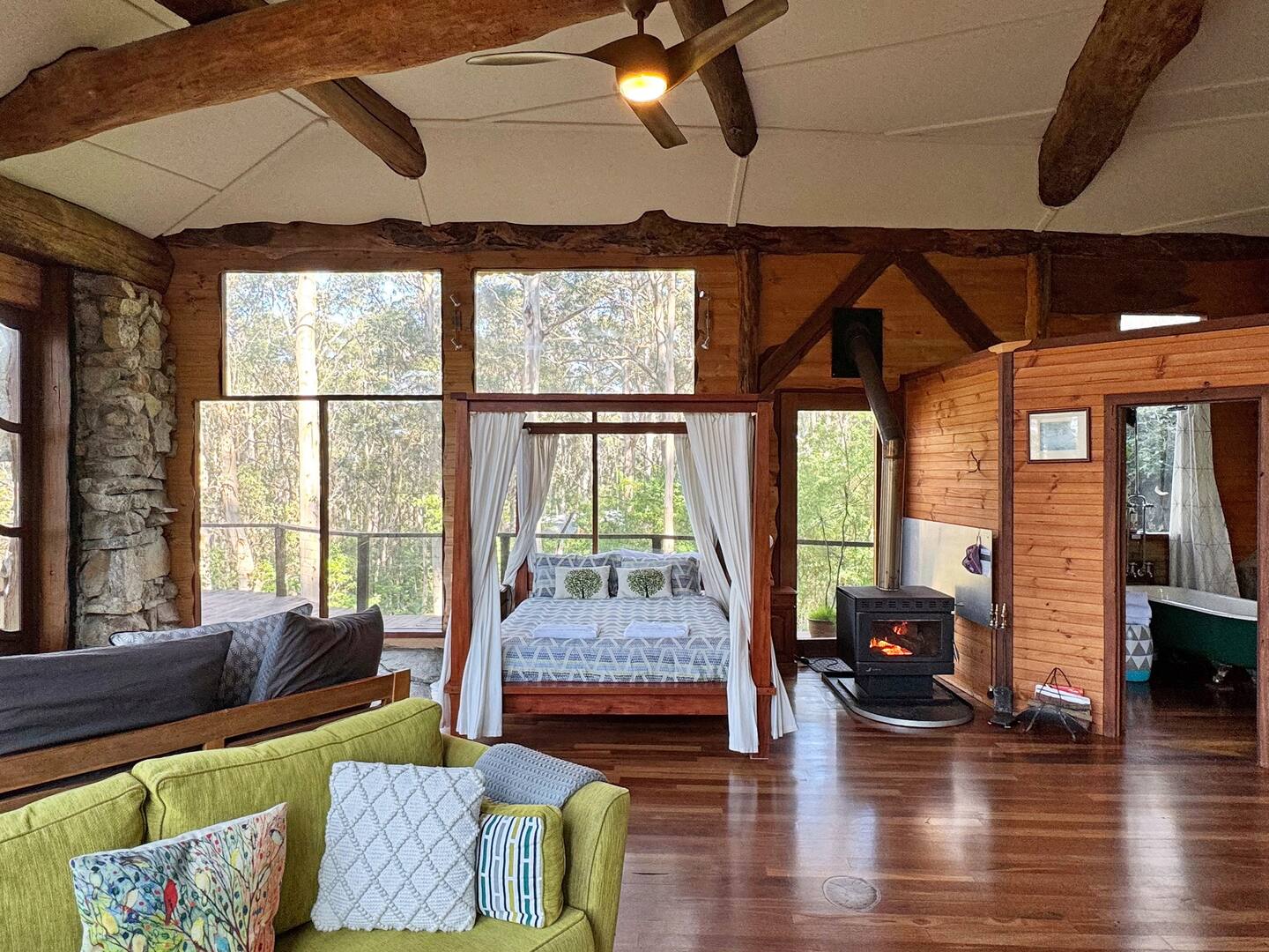salon et chambre maison A-Frame