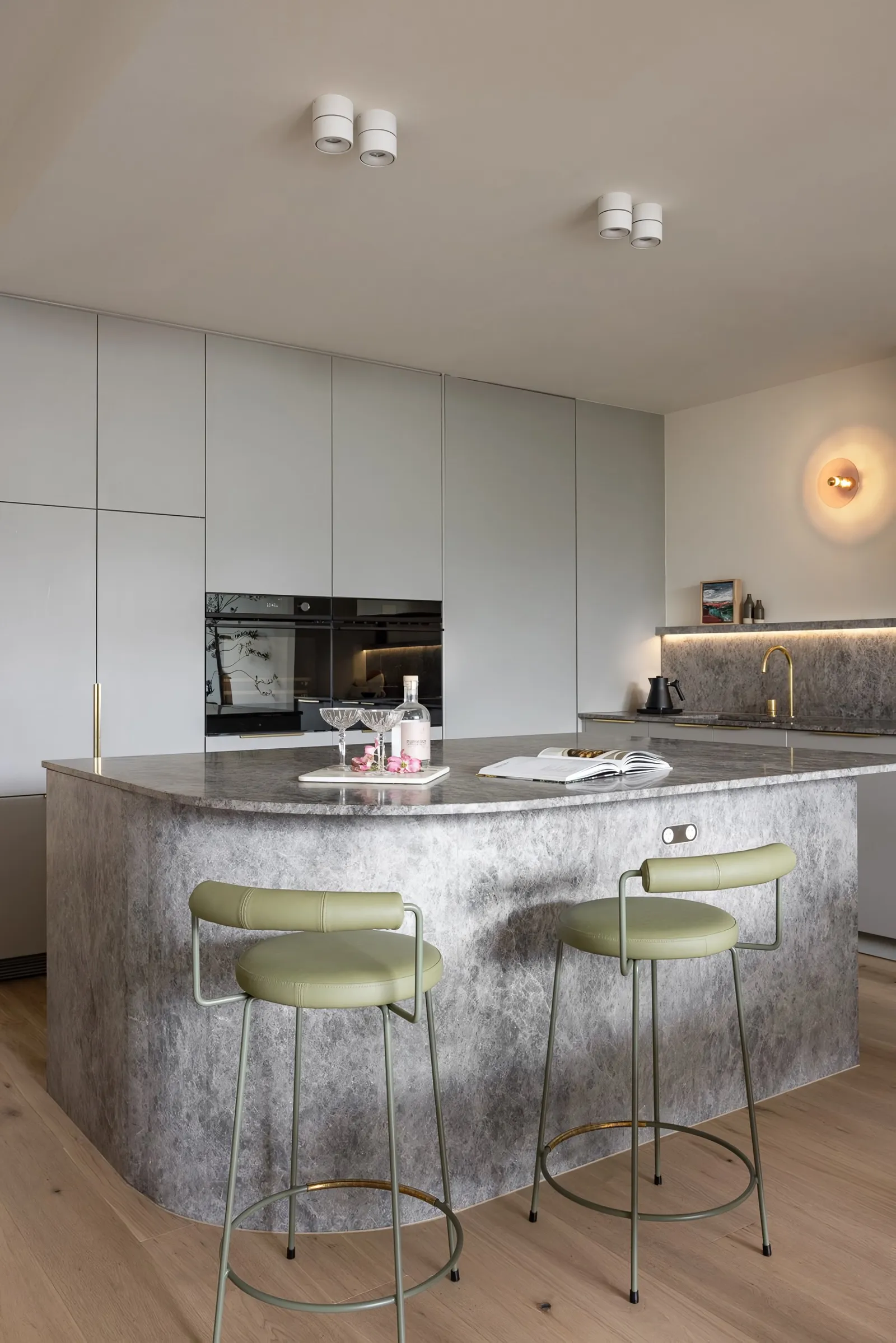 cuisine grise ouverte décoration contemporaine