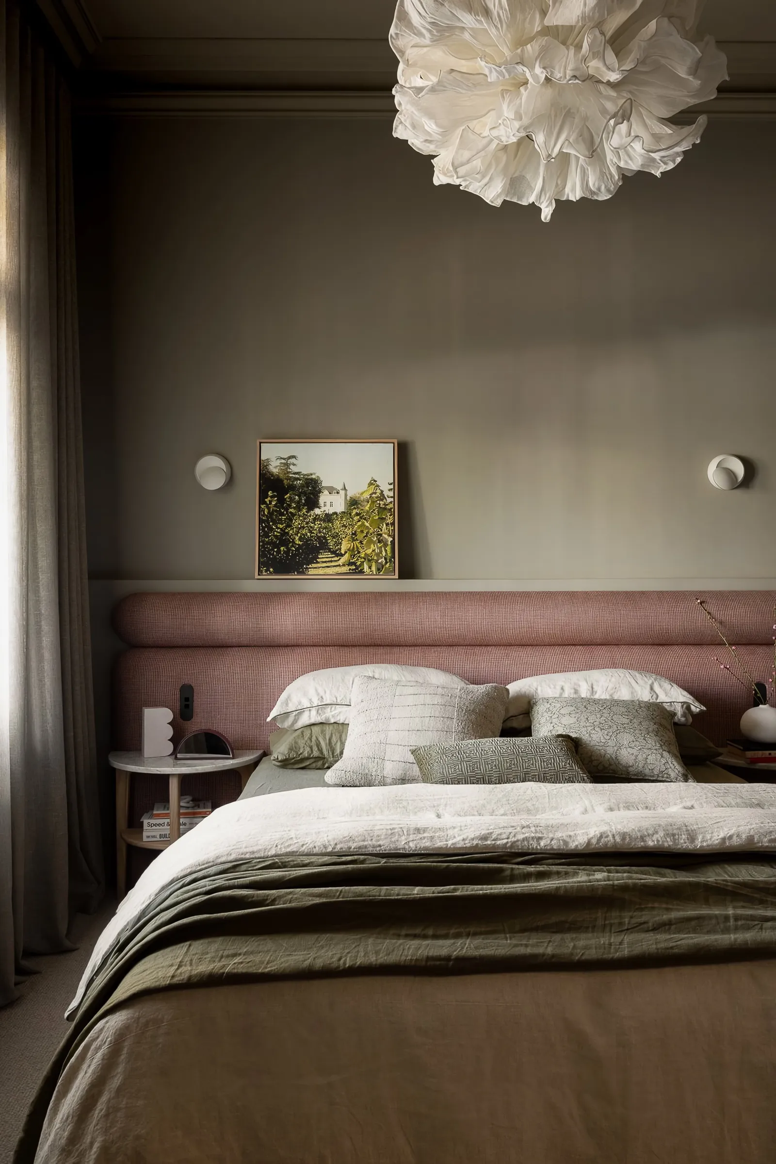 chambre verte et bordeaux décoration contemporaine