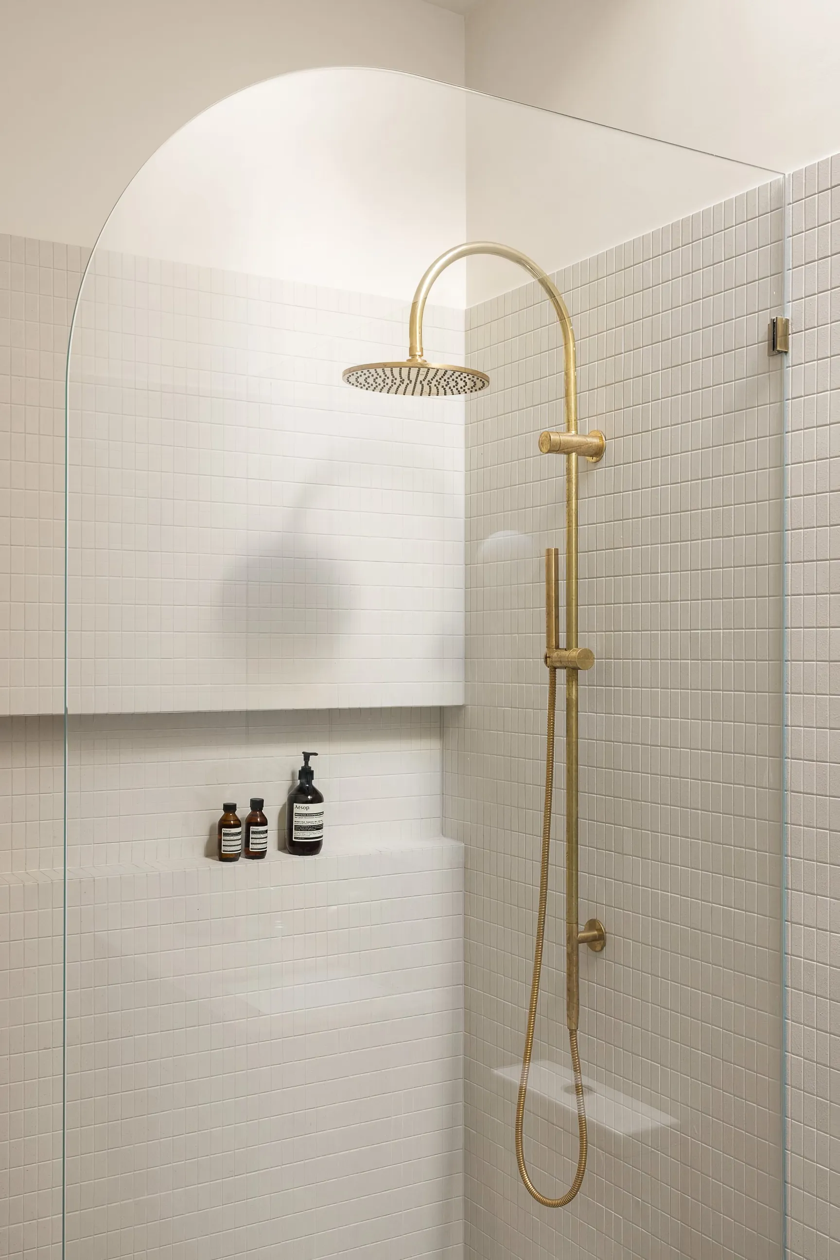 douche avec robinetterie laiton