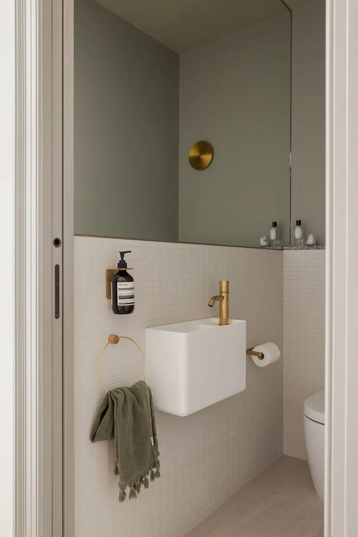 toilettes murs verts