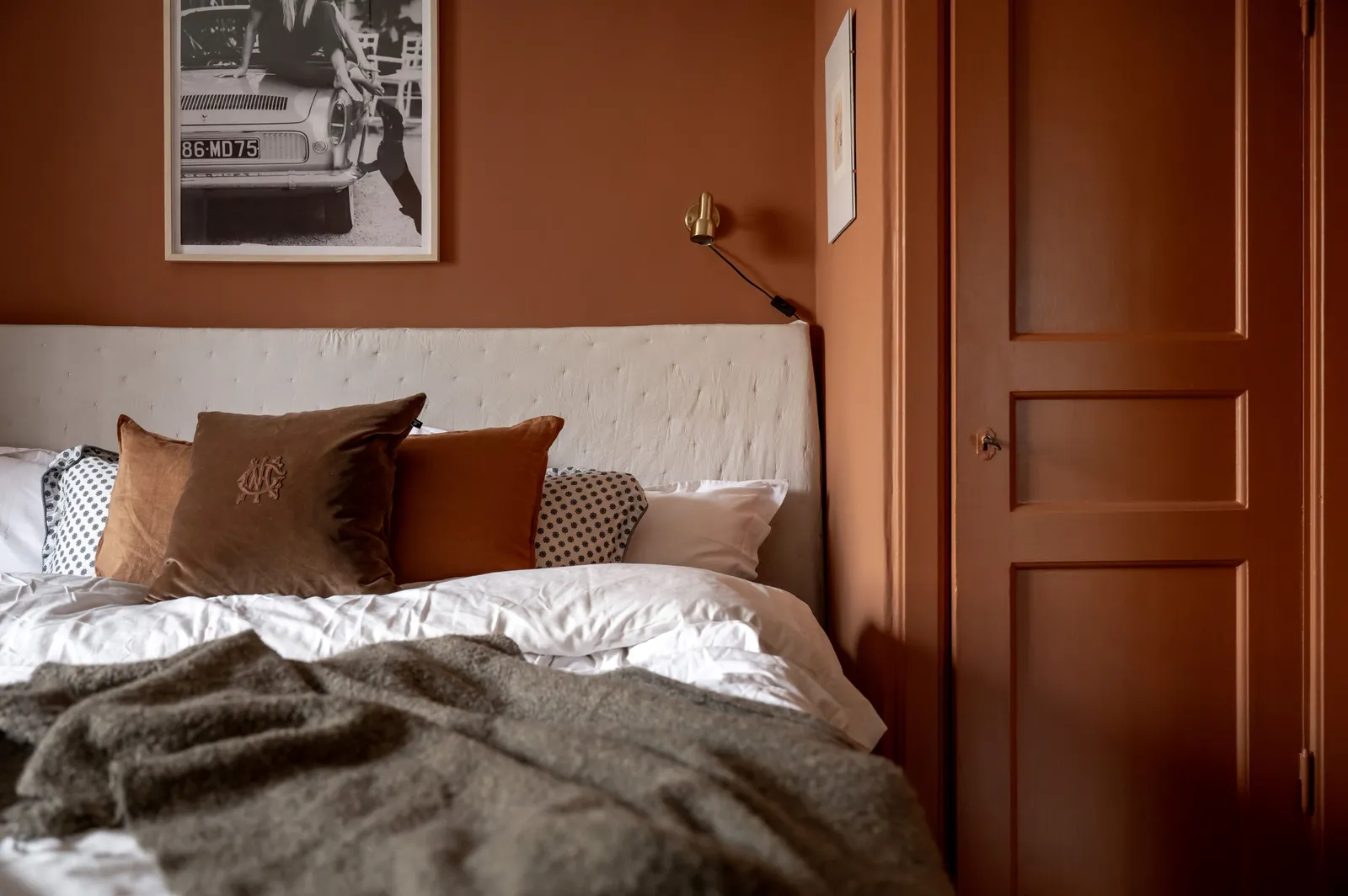 chambre mur ocre décoration scandinave