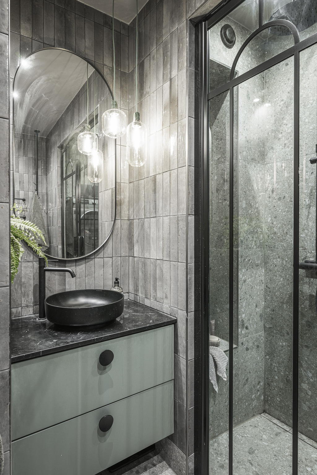 salle de bain verte et noire