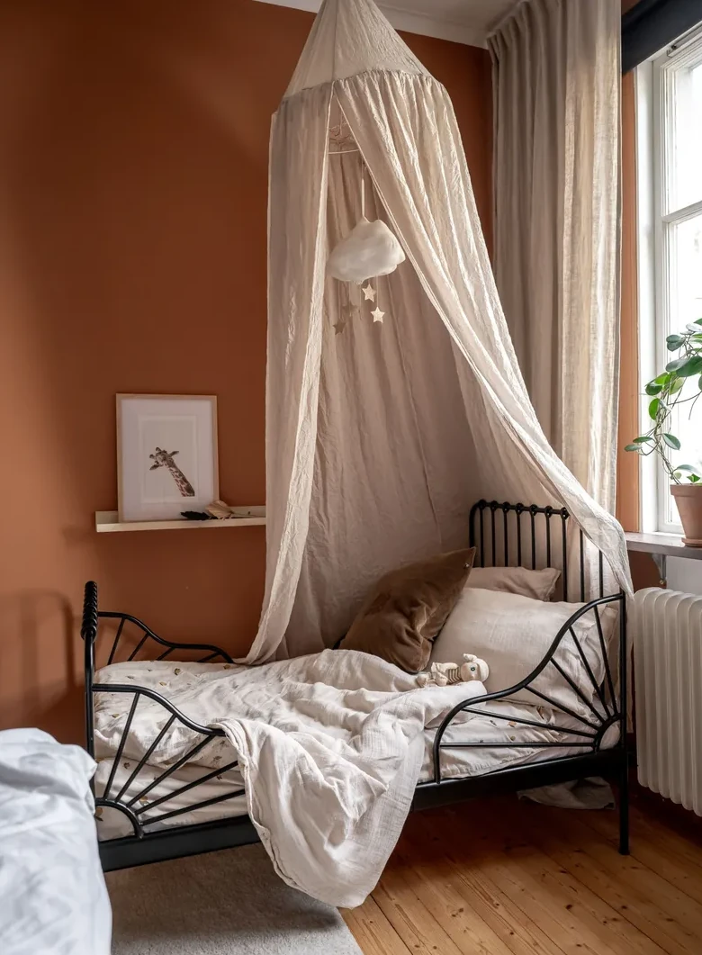 chambre mur ocre décoration scandinave