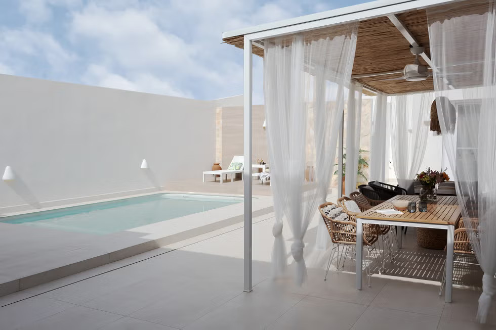 terrasse avec pergola maison de plage avec patio et piscine