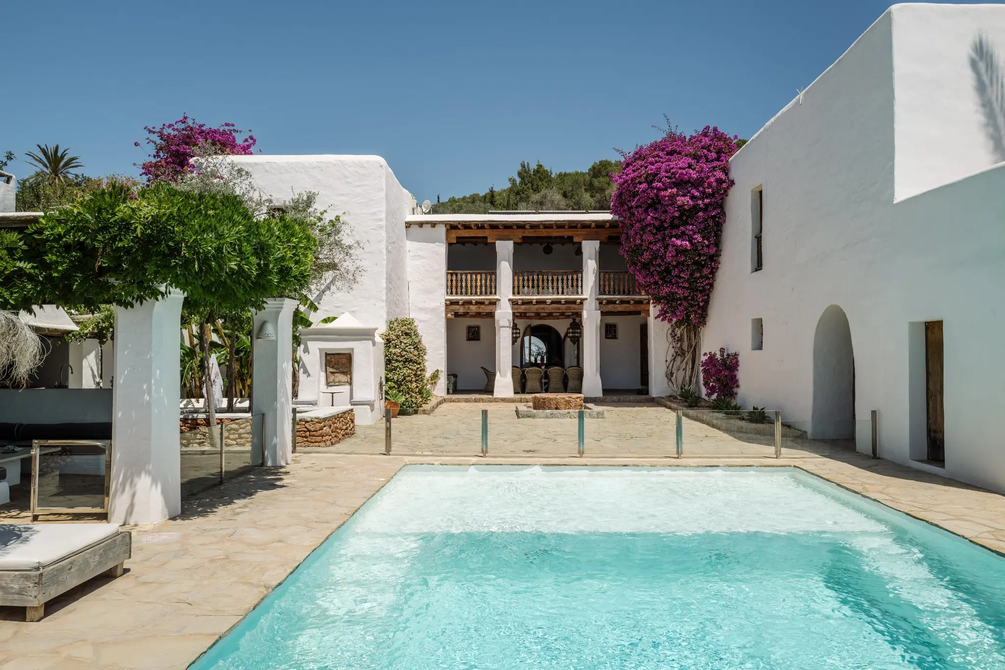 jardin avec piscine maison Ibiza par Blakstad