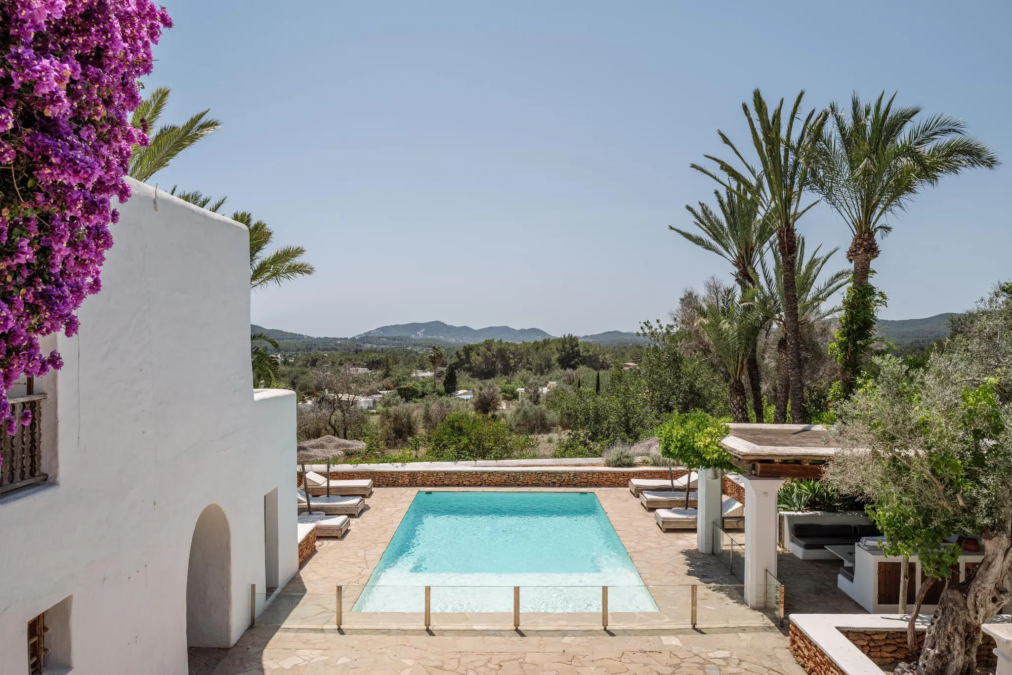 jardin avec piscine maison Ibiza par Blakstad