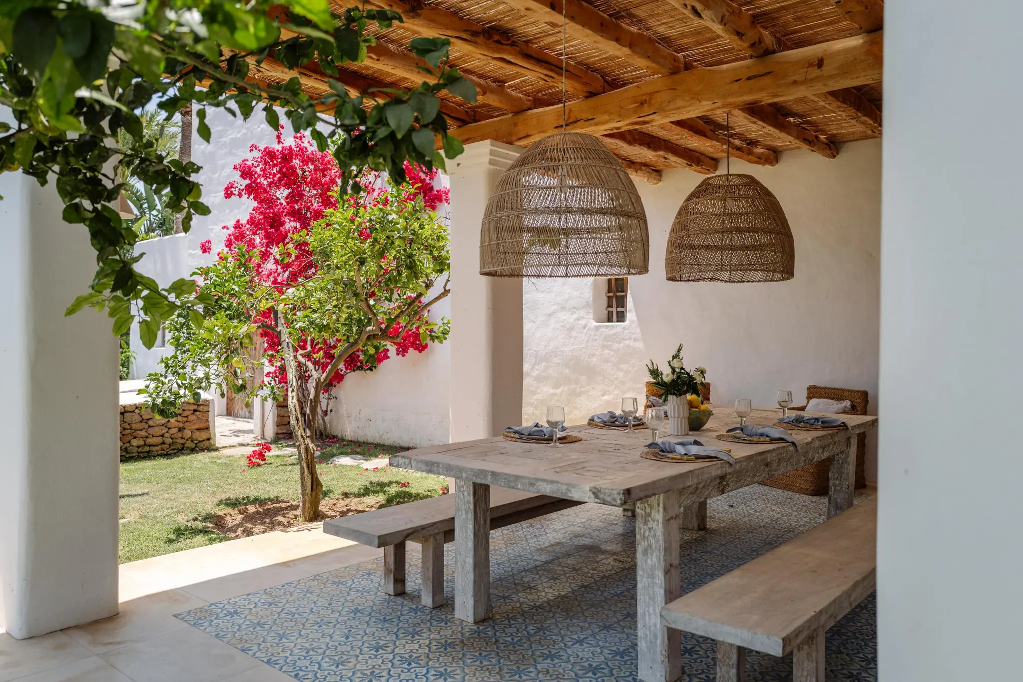 terrasse abritée maison Ibiza par Blakstad