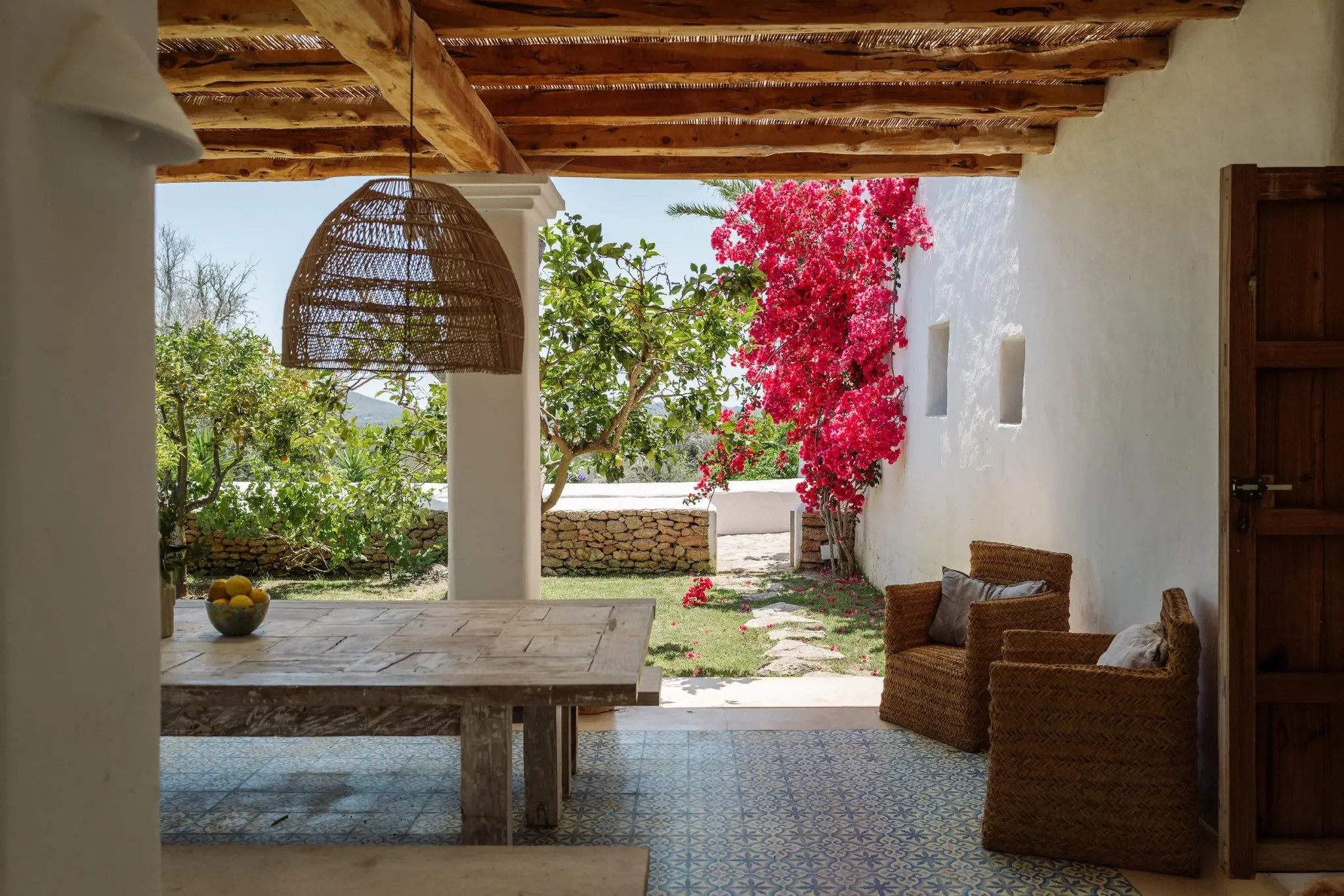 terrasse abritée maison Ibiza par Blakstad
