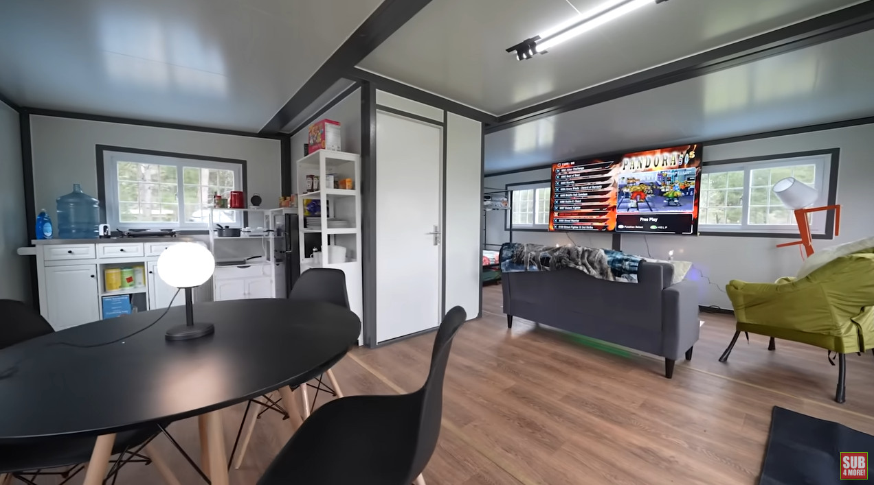 salon et cuisine tiny house Nathan Graham