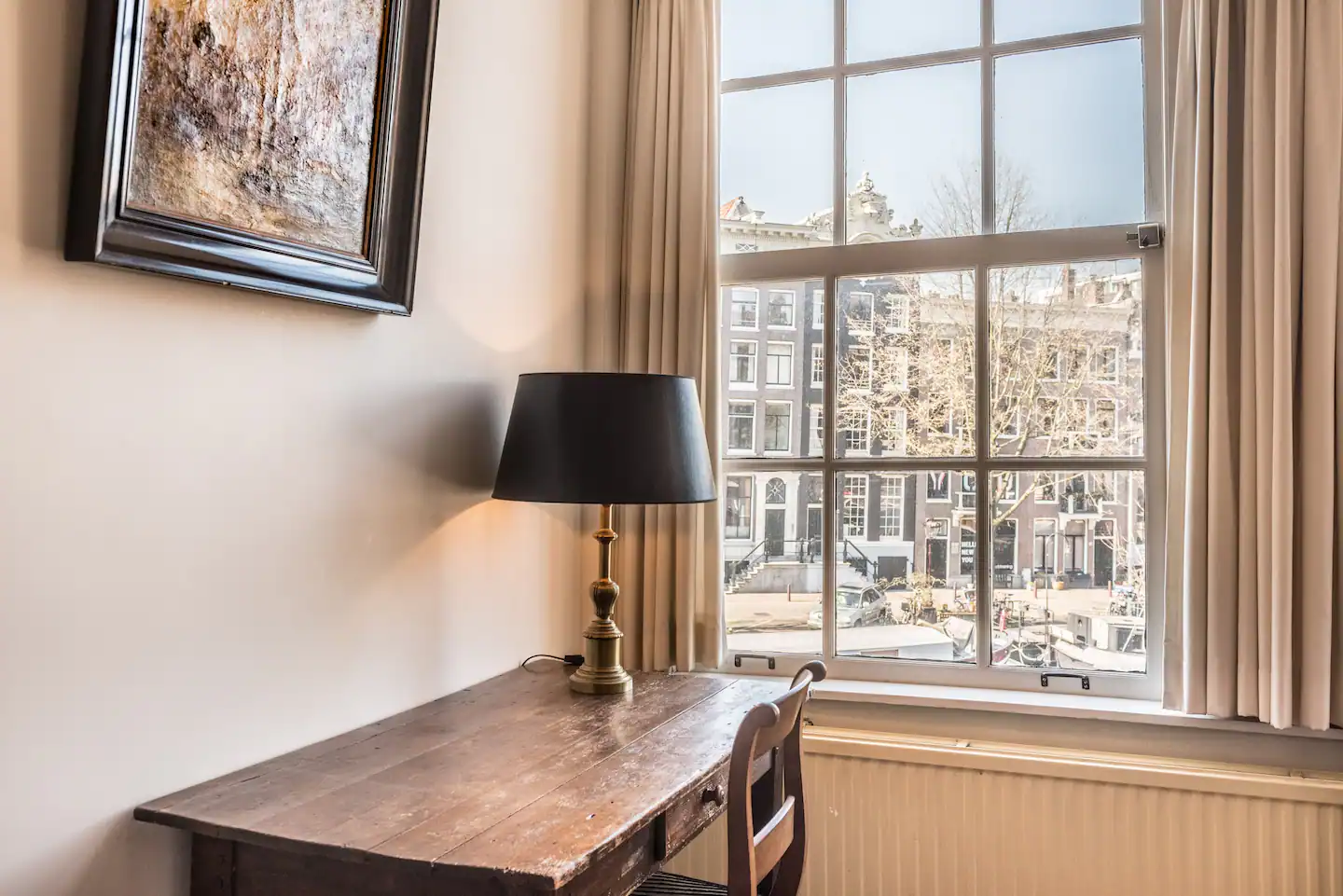 salon vue canal appartement Amsterdam salon vue canal appartement Amsterdam