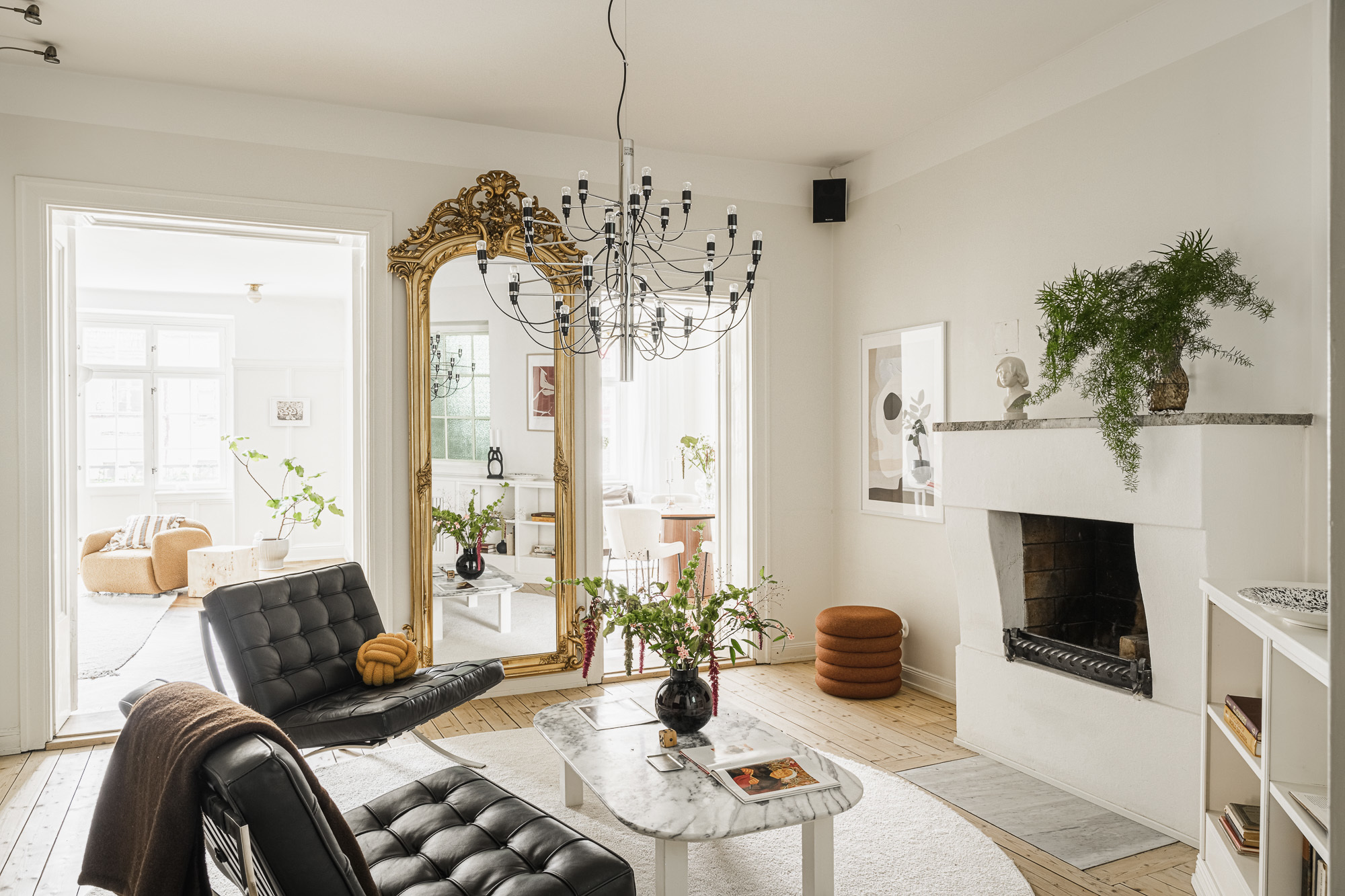 salon avec cheminée appartement décoration classique chic et contemporaine salon avec cheminée appartement décoration classique chic et contemporaine