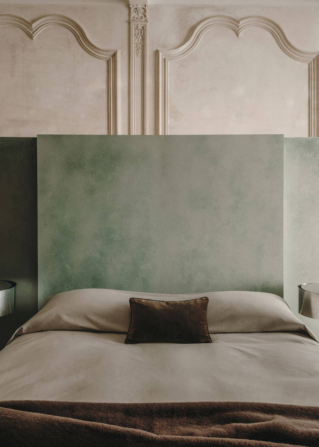 chambre avec moulures tête de lit verte chambre avec moulures tête de lit verte