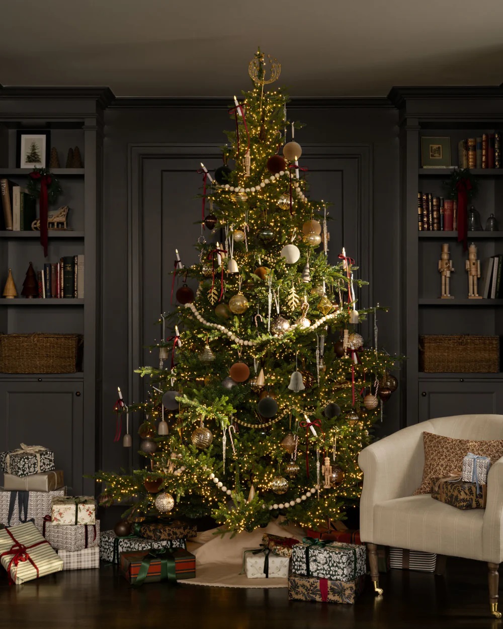 salon décoration Noël classique et sombre Studio McGee