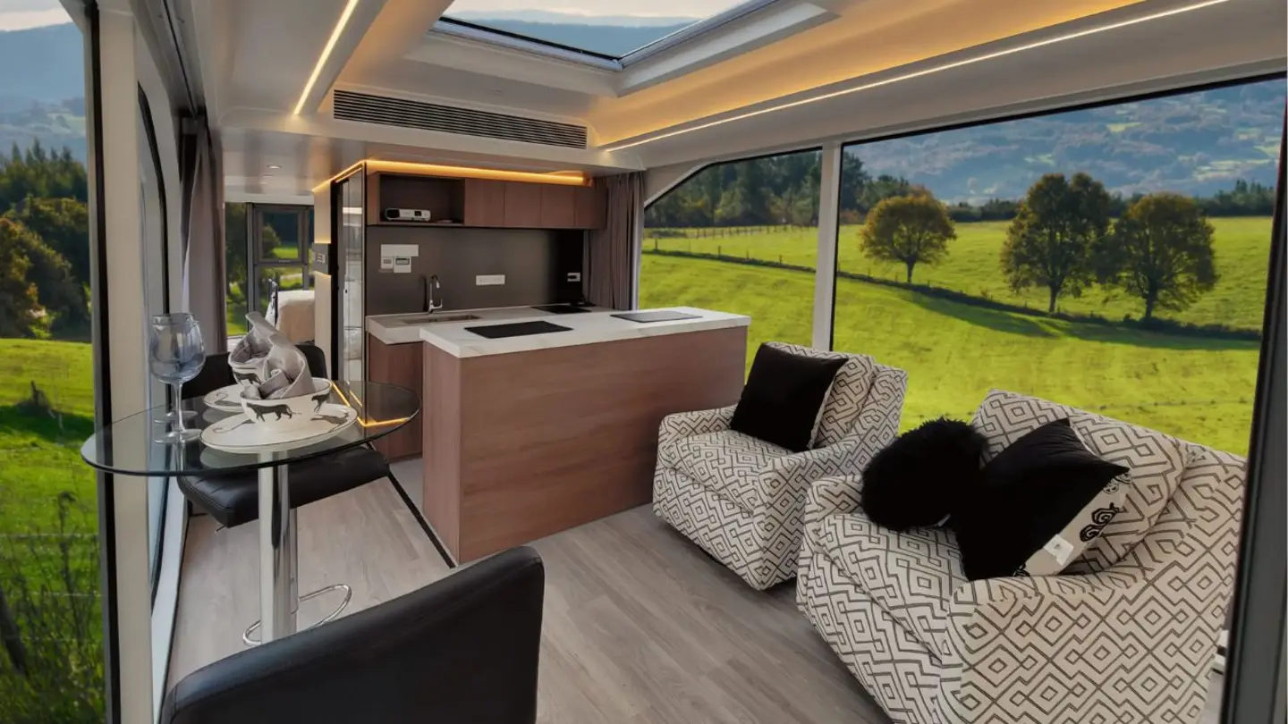 salon et cuisine petite maison 38m2 lignes futuristes Massimo Modular