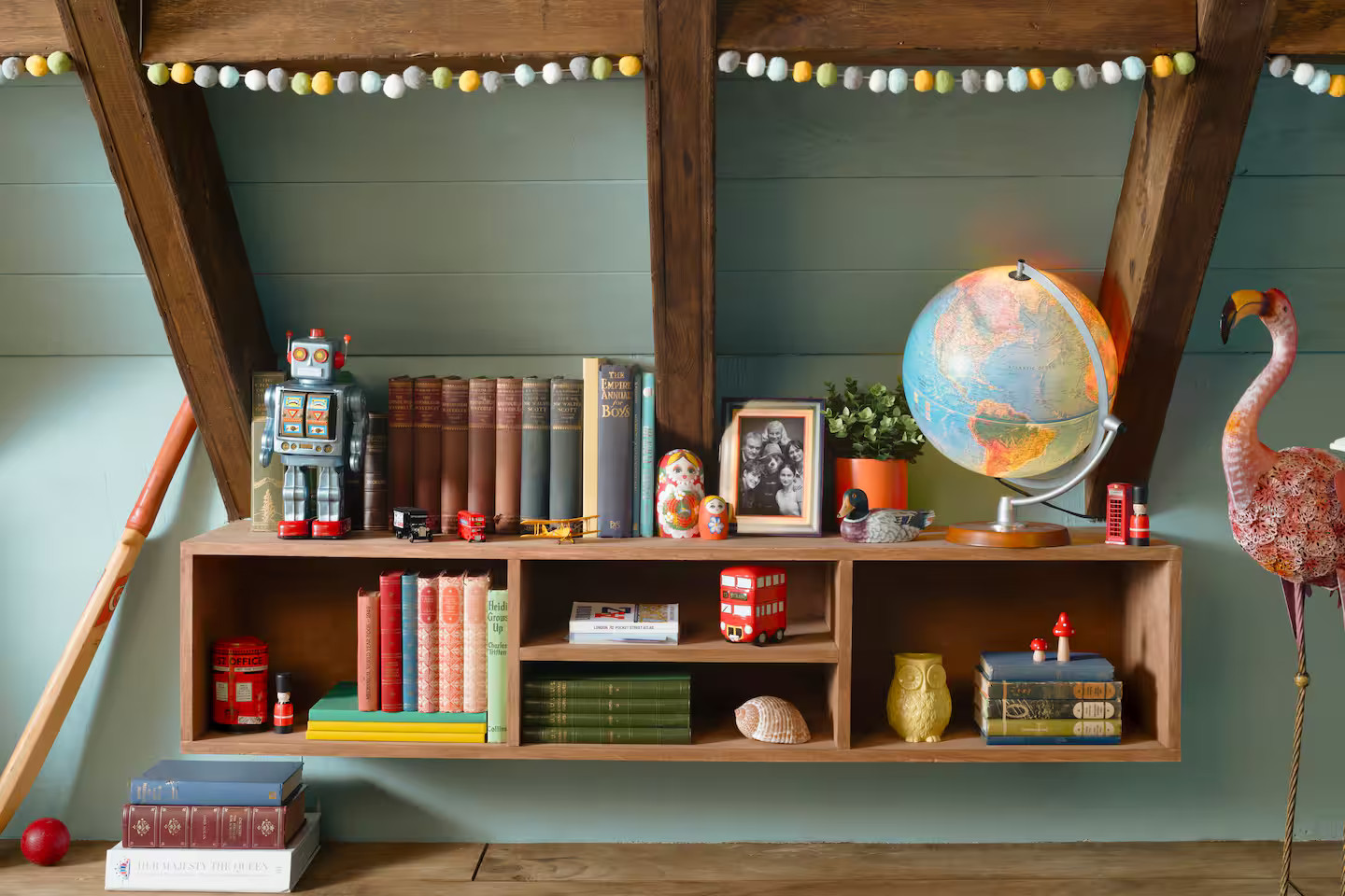 chambre mansardée décoration colorée maison Airbnb ours Padington Londres