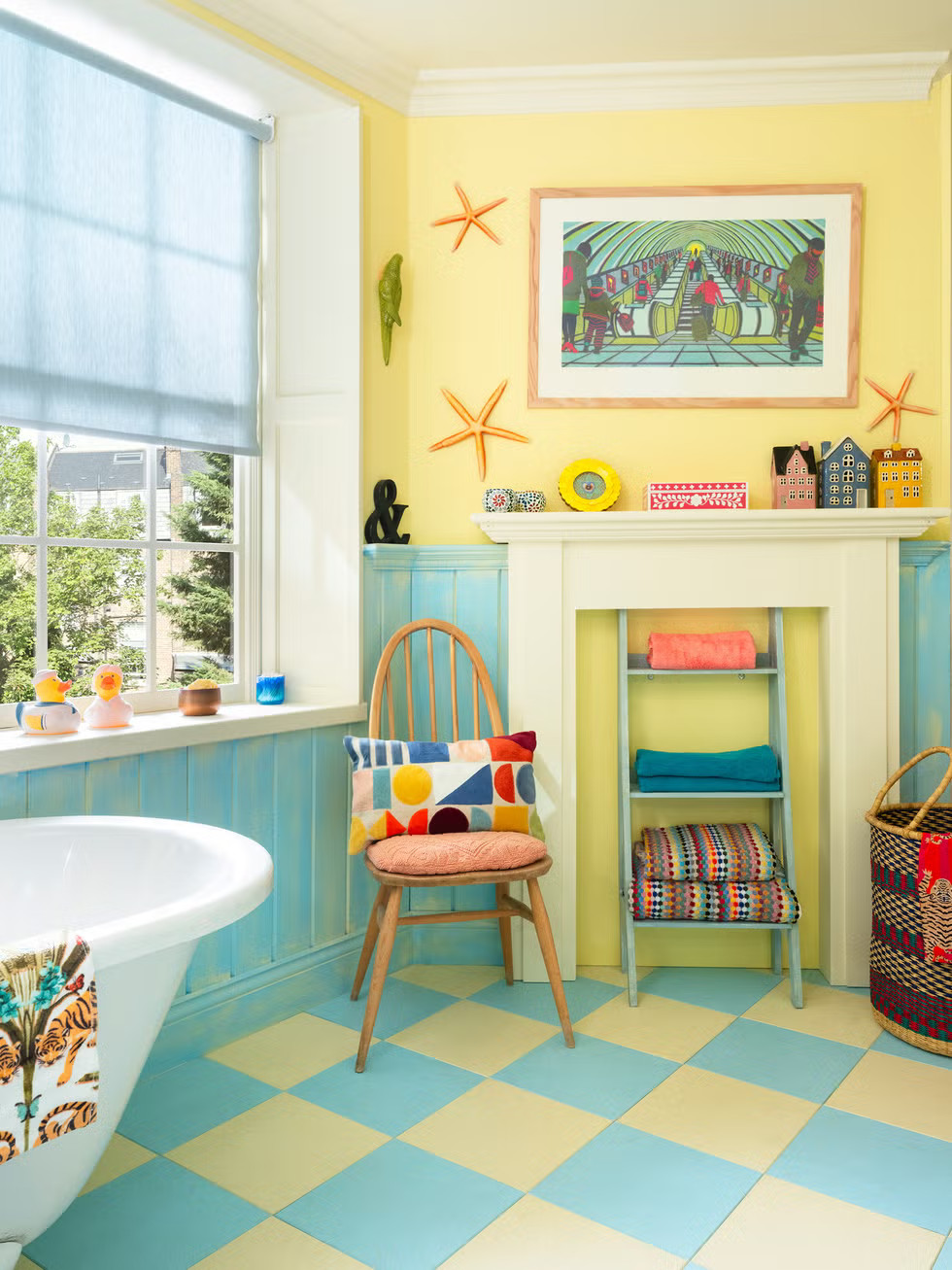 salle de bain décoration colorée maison Airbnb ours Padington Londres