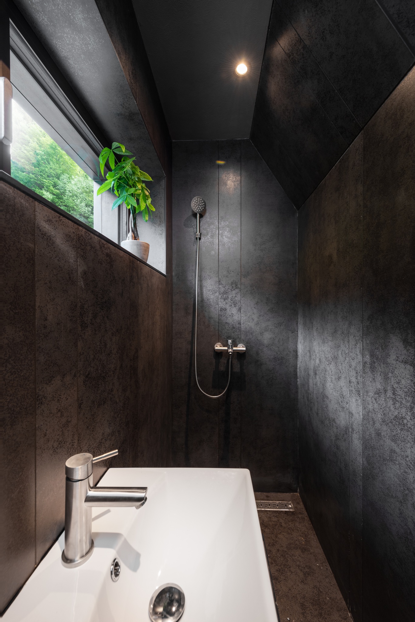 salle de bain petite maison 35m2 sur deux niveaux préfabriquée Cabini salle de bain petite maison 35m2 sur deux niveaux préfabriquée Cabini