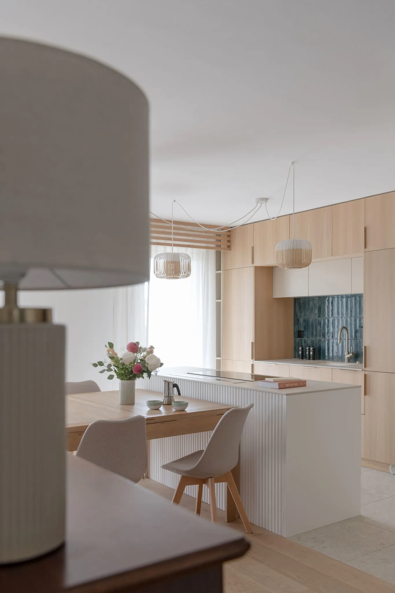 cuisine bois clair carrelage vert décoration contemporaine cuisine bois clair carrelage vert décoration contemporaine