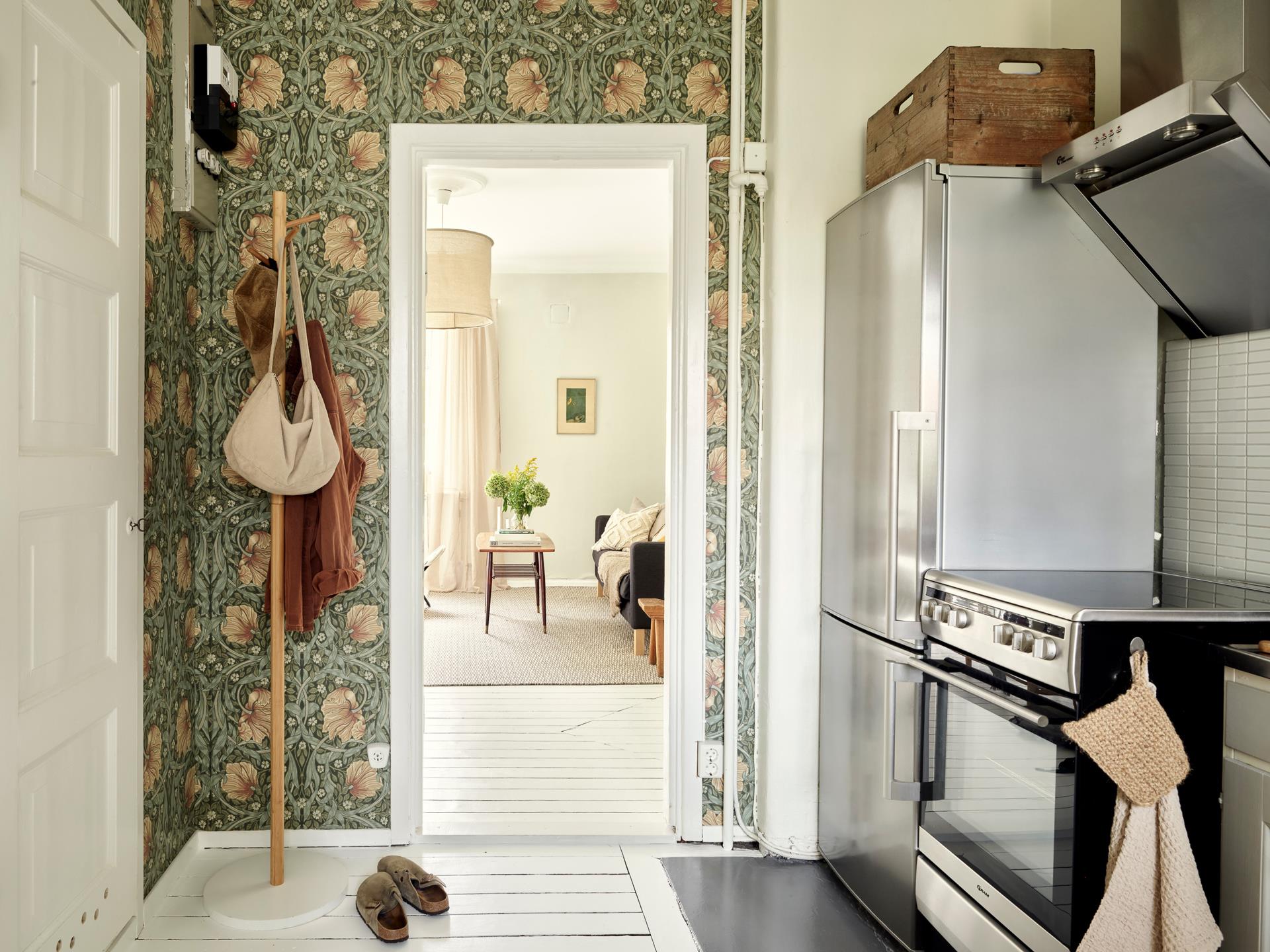 cuisine papier-peint William Morris appartement 37m2 cuisine papier-peint William Morris appartement 37m2