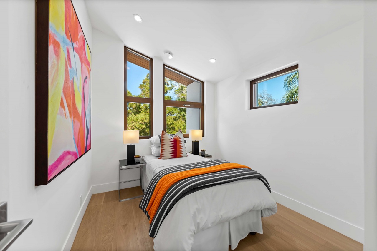 chambre décoration contemporaine maison autonome Tesla par SIDCO HOMES