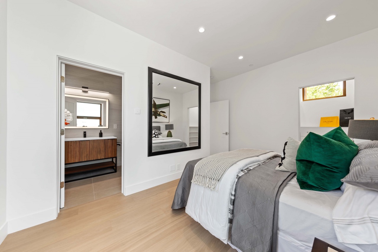 chambre avec bain maison autonome Tesla par SIDCO HOMES