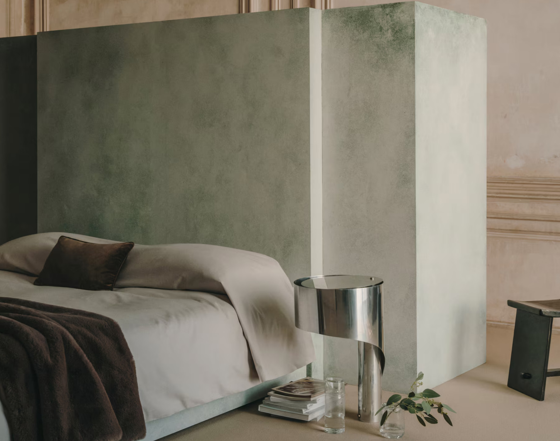chambre avec moulures tête de lit verte chambre avec moulures tête de lit verte