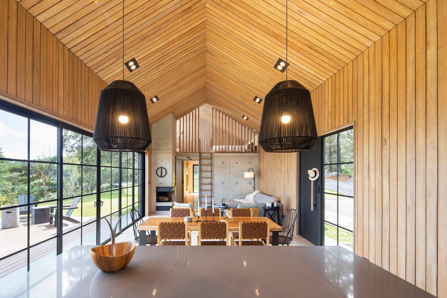 salon double hauteur avec cuisine ouverte maison contemporaine en bois salon double hauteur avec cuisine ouverte maison contemporaine en bois