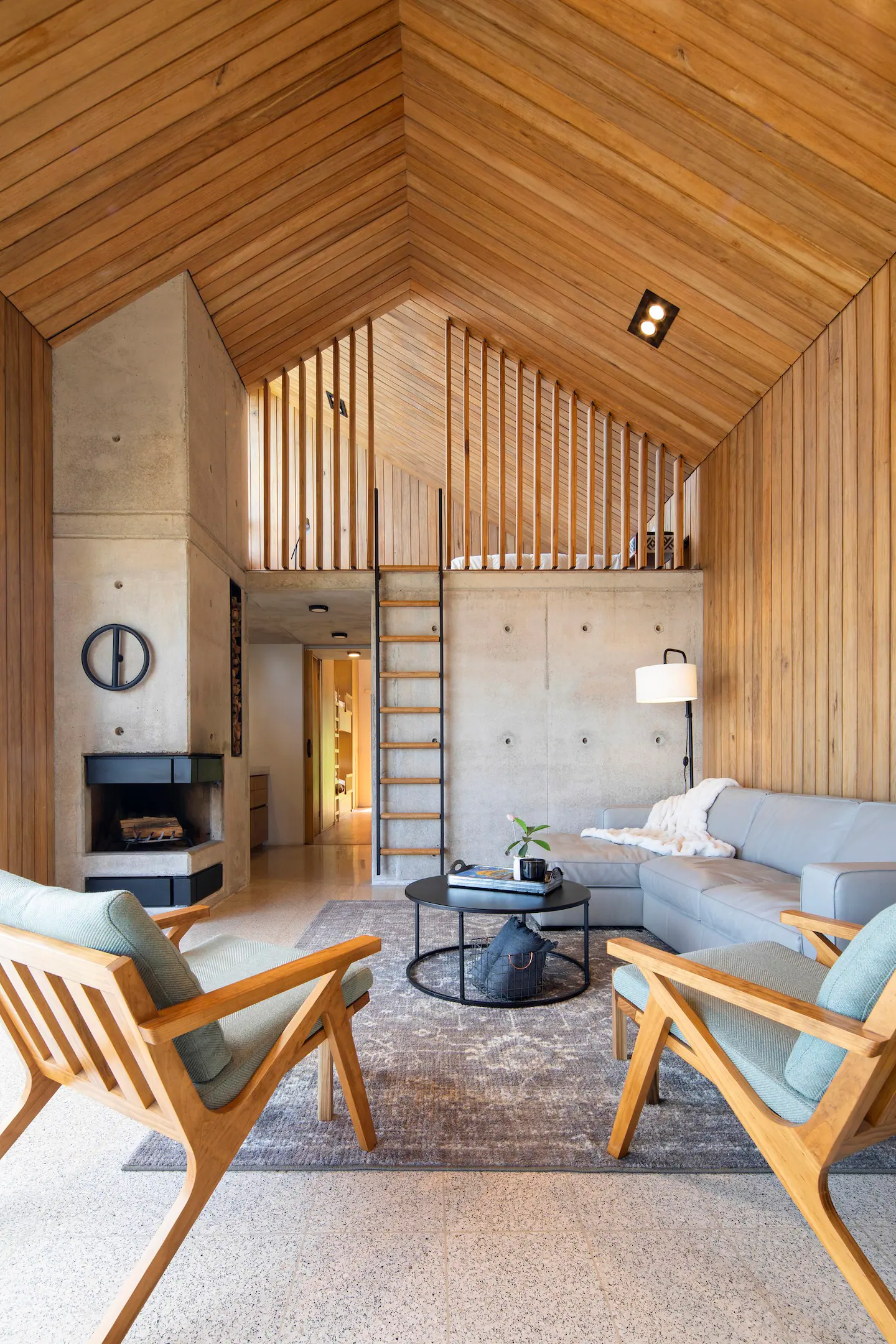 salon double hauteur avec cuisine ouverte maison contemporaine en bois salon double hauteur avec cuisine ouverte maison contemporaine en bois
