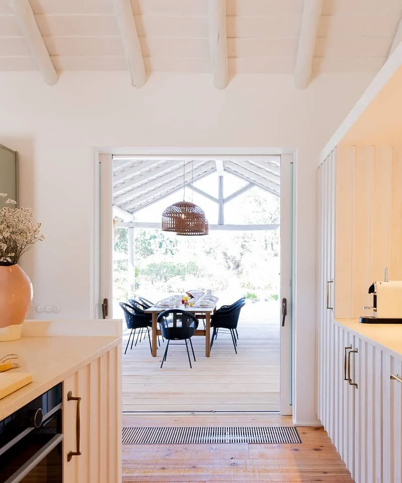 cuisine contemporaine blanche maison Portugal Pego Villa