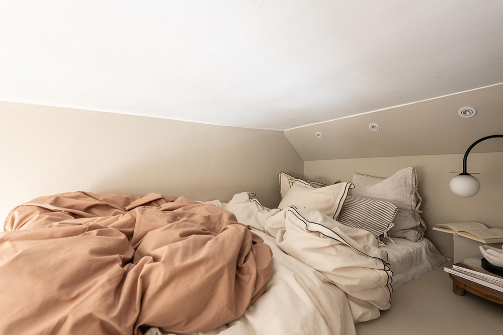 mezzanine studio 33m2 décoration beige