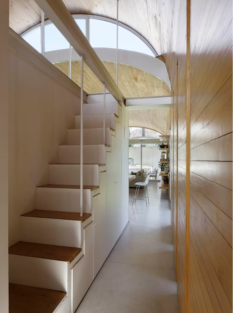 escalier plafond cintré en bois maison architecte
