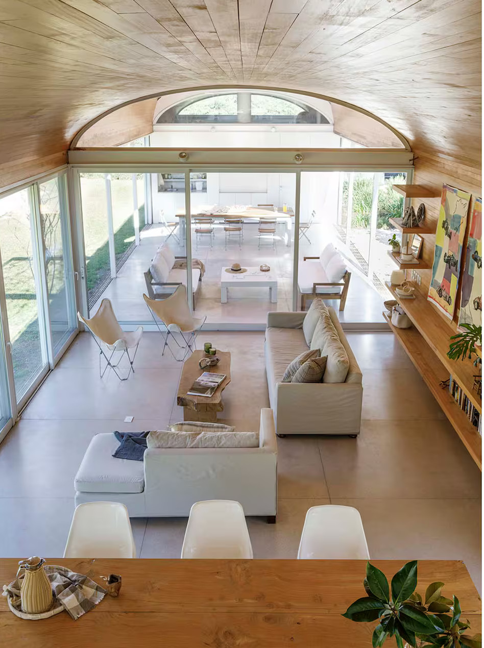salon décoration contemporaine plafond cintré en bois maison architecte