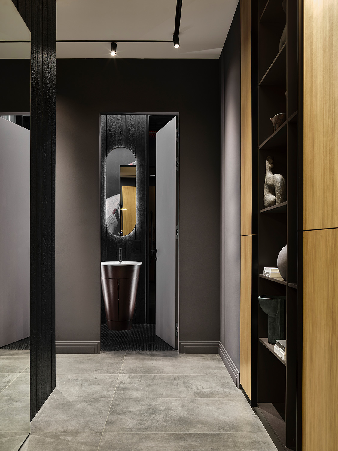entrée murs noirs