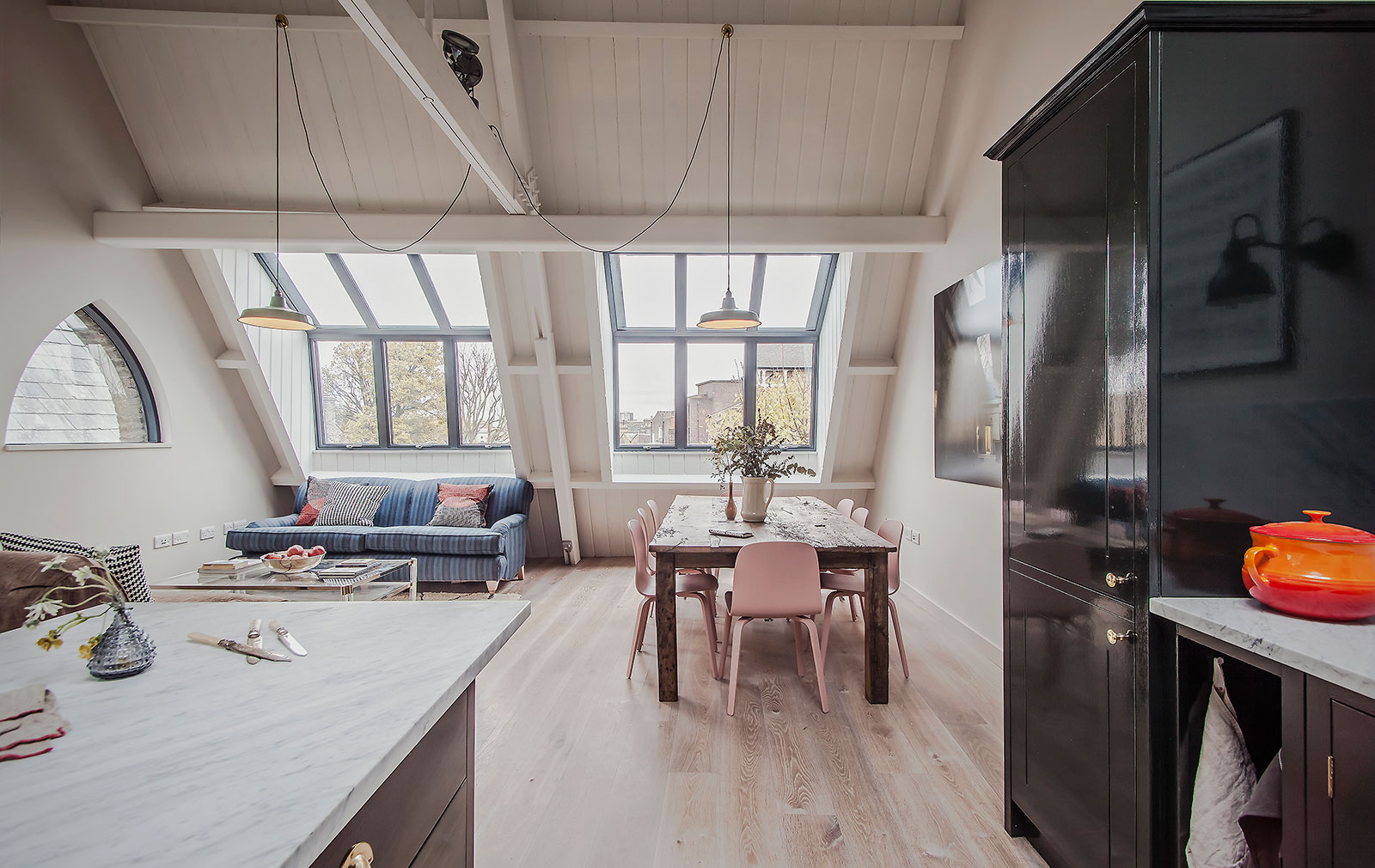 cuisine ouverte et salon avec verrière maison de ville