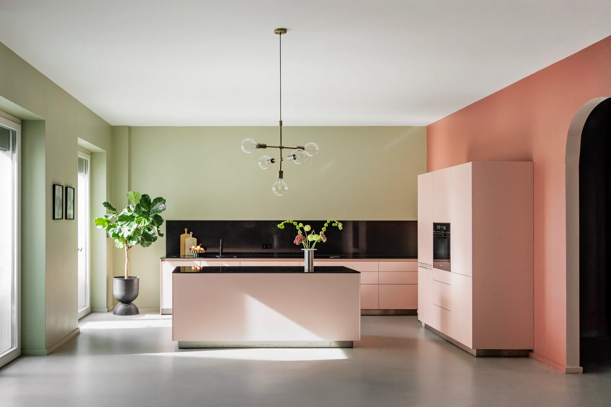 cuisine rose mur pistache appartement décoration colorée cuisine rose mur pistache appartement décoration colorée