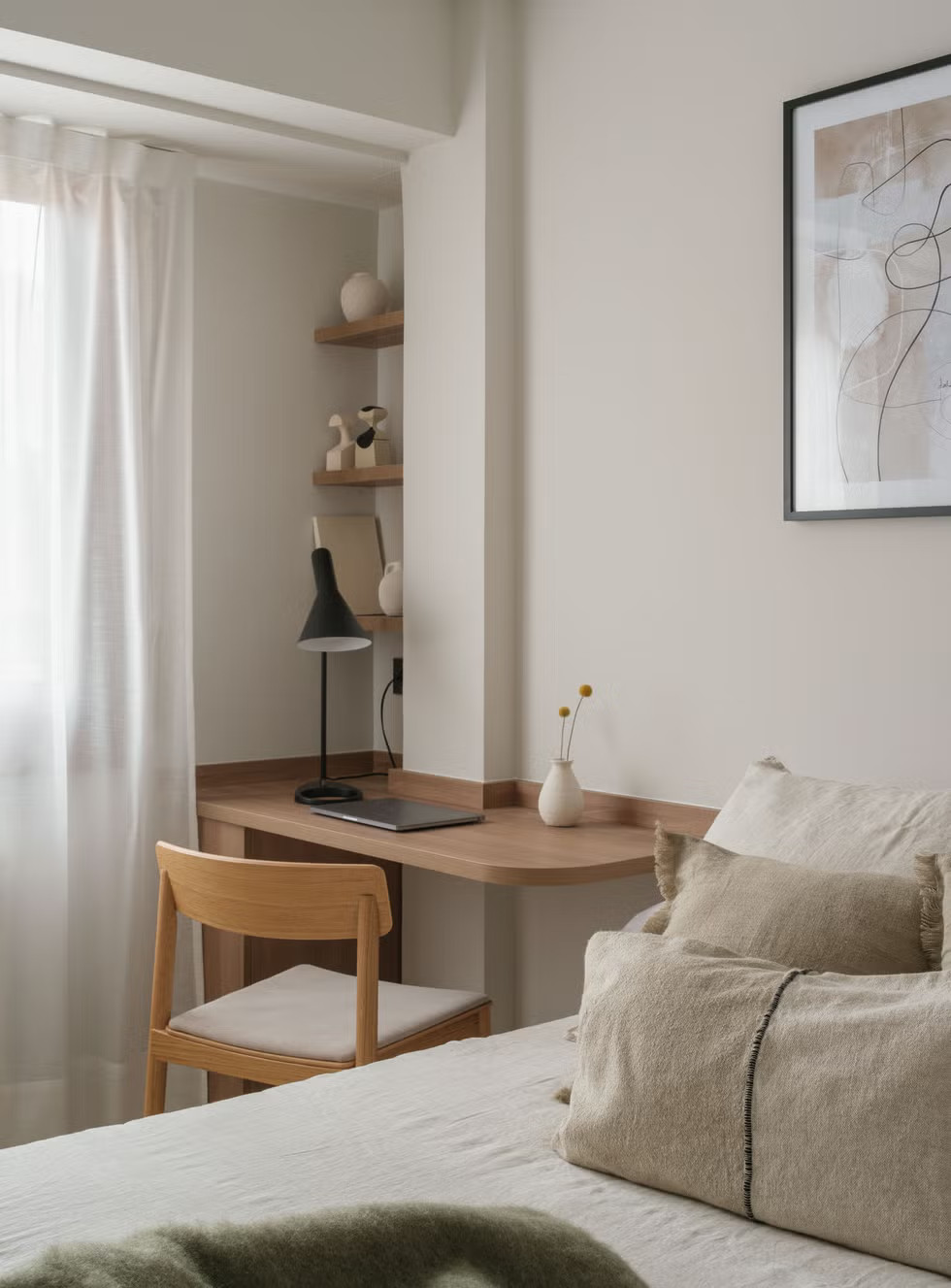 chambre décoration contemporaine naturelle avec espace bureau