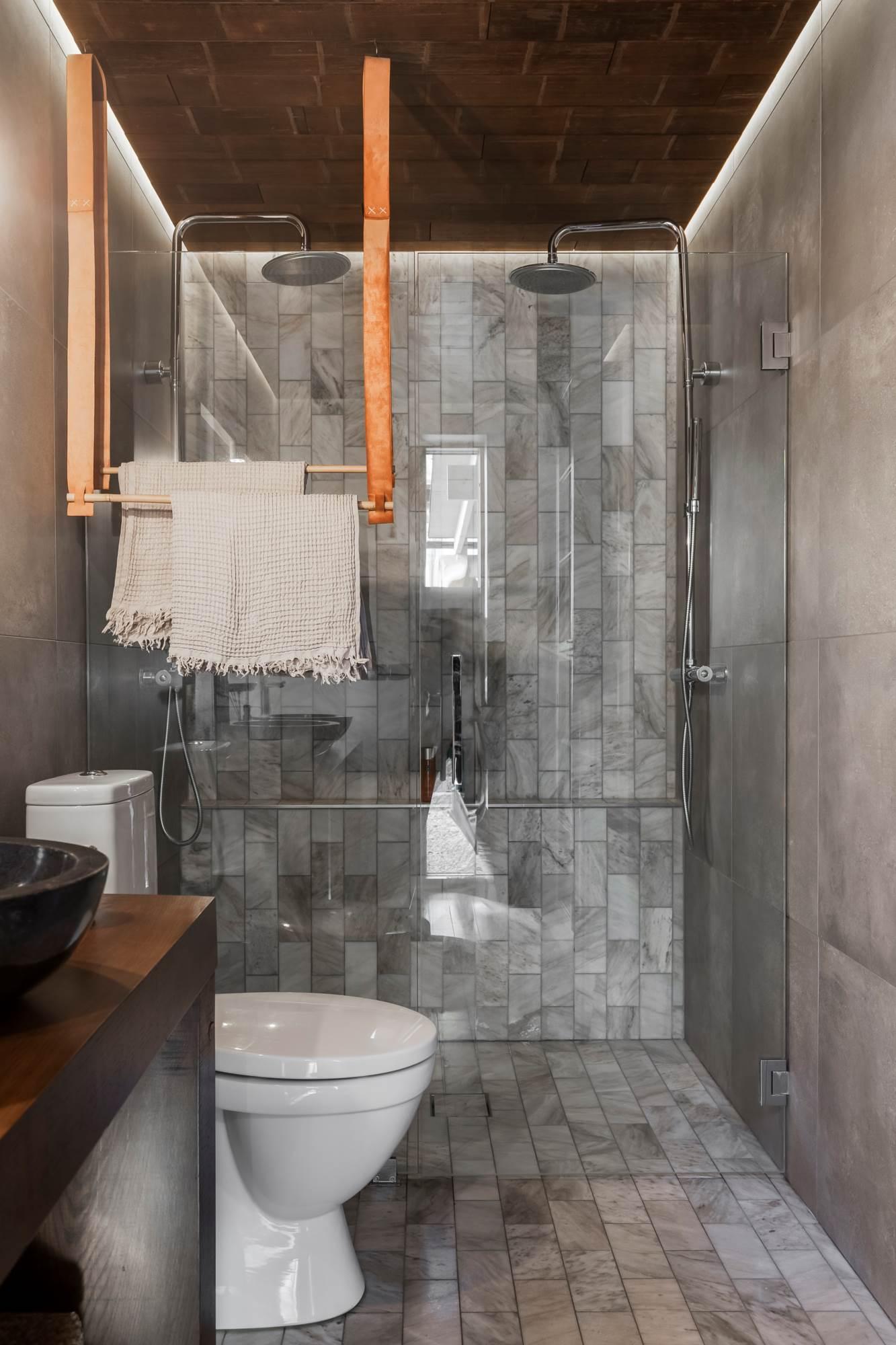 salle de bain grise et bois